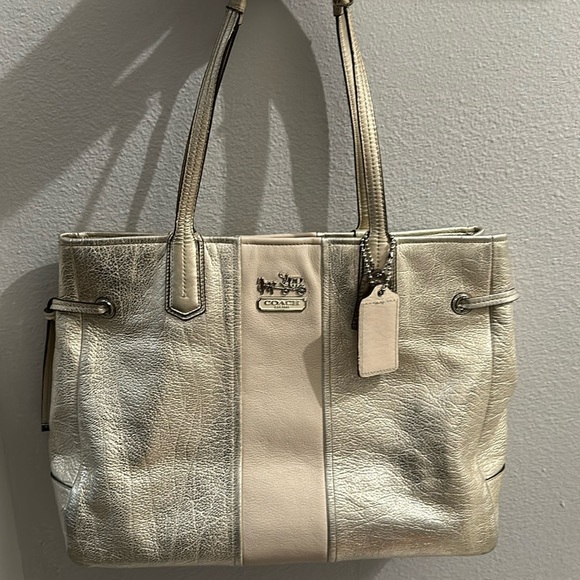 Coach Metallic silver handbag - Picture 1 of 12